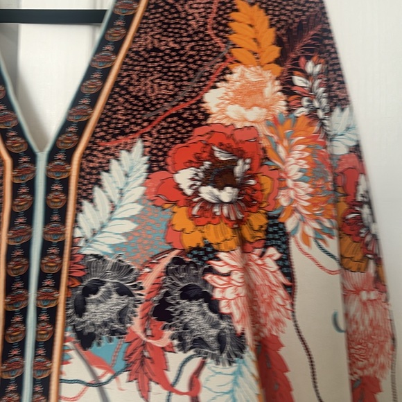 Beautiful floral top in 3x - Picture 2 of 4